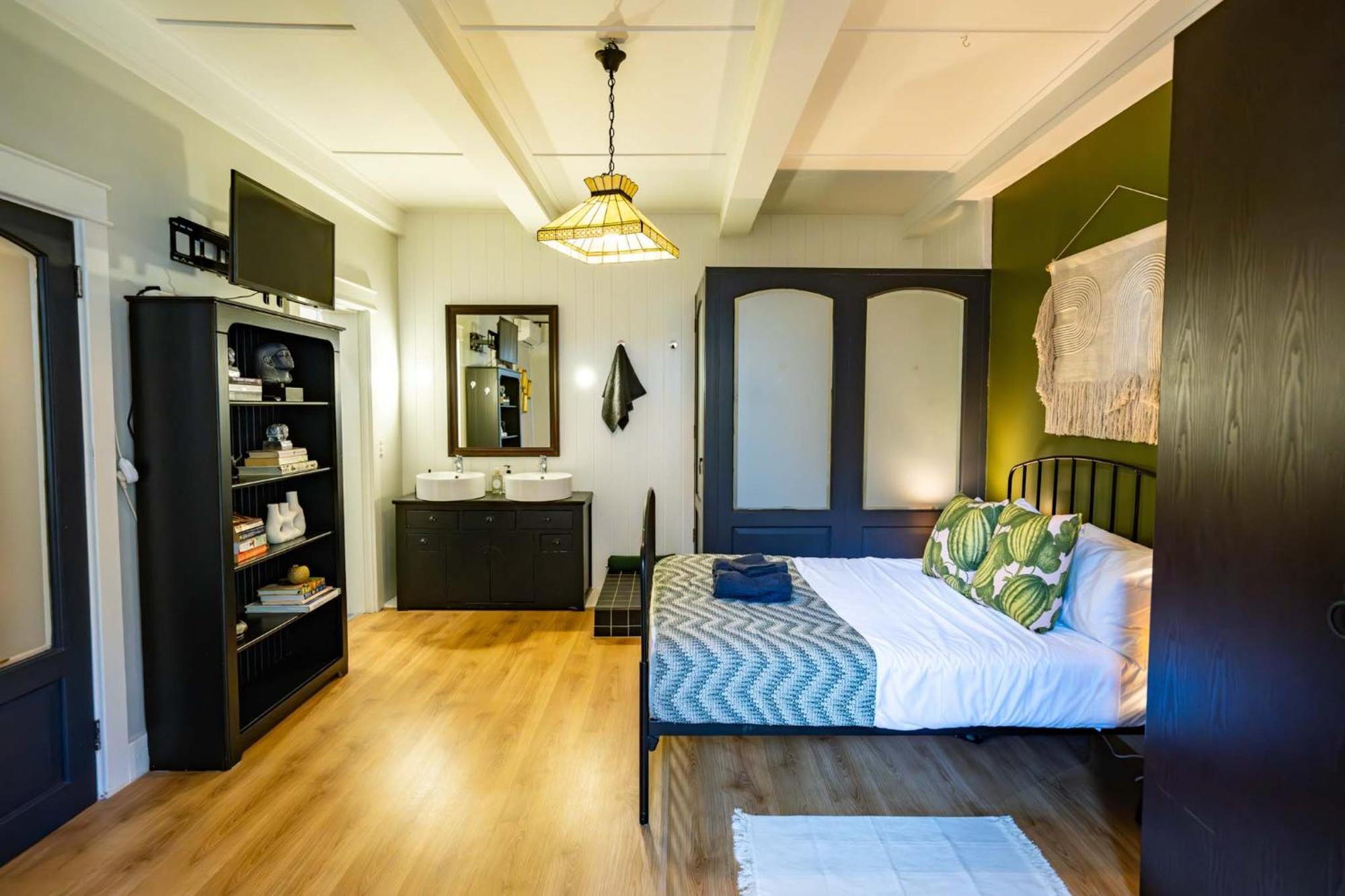 Point's Sanctuary - Indulge In An Urban Oasis *